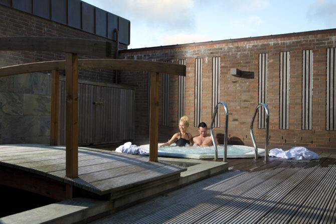 Weekendophold, udendørs spa, boblebad, nydelse, wellness, afslapning, weekendtur